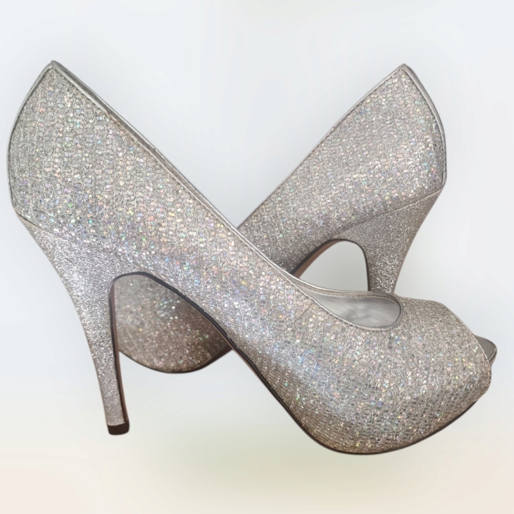 Worthington Silver Sequin Heels, Size 6.5. Preowned Good Condition
